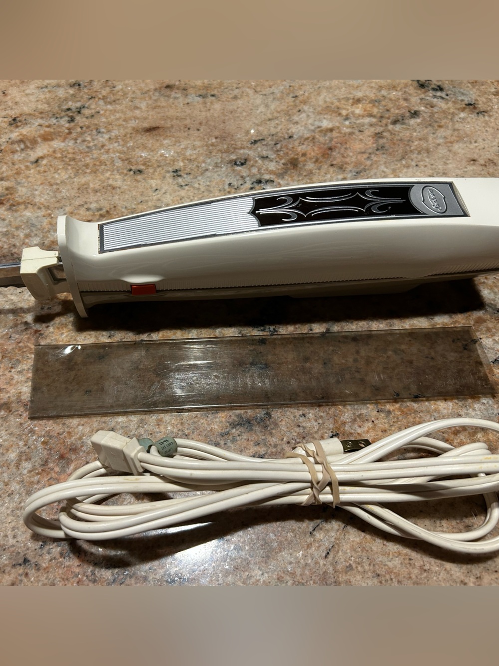 Sunbeam EK100watt Electric Carving Slicing Knife 9”Unit 8”Dual Stainless Blades